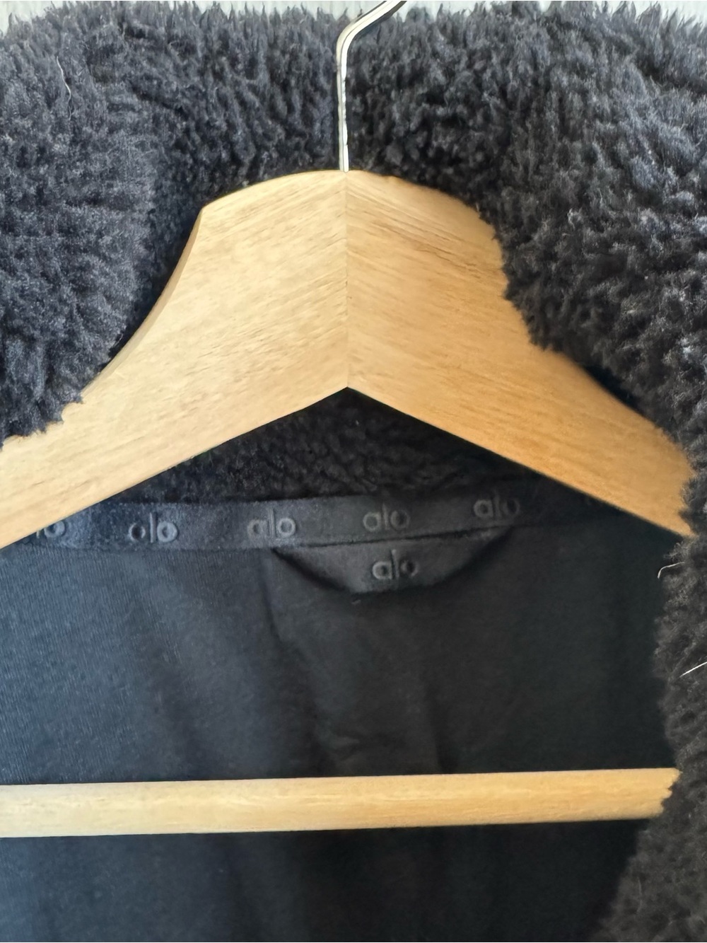 ALO Yoga Black Sherpa Cropped Jacket - Picture 6 of 10